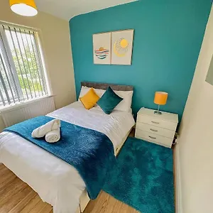 Hilltop Place , Parkway M1 J33 Holiday home