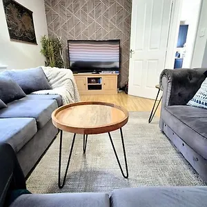 From 3 Bed,2 Bath House With Garden&parking Near Centre&tram Stop Holiday home